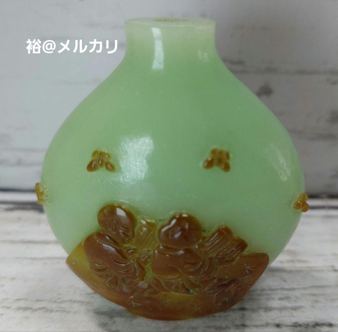 ☆骨董品 薄い緑に茶色の彫り鼻煙壷 | ซื้อที่ Mercari จากประเทศ 